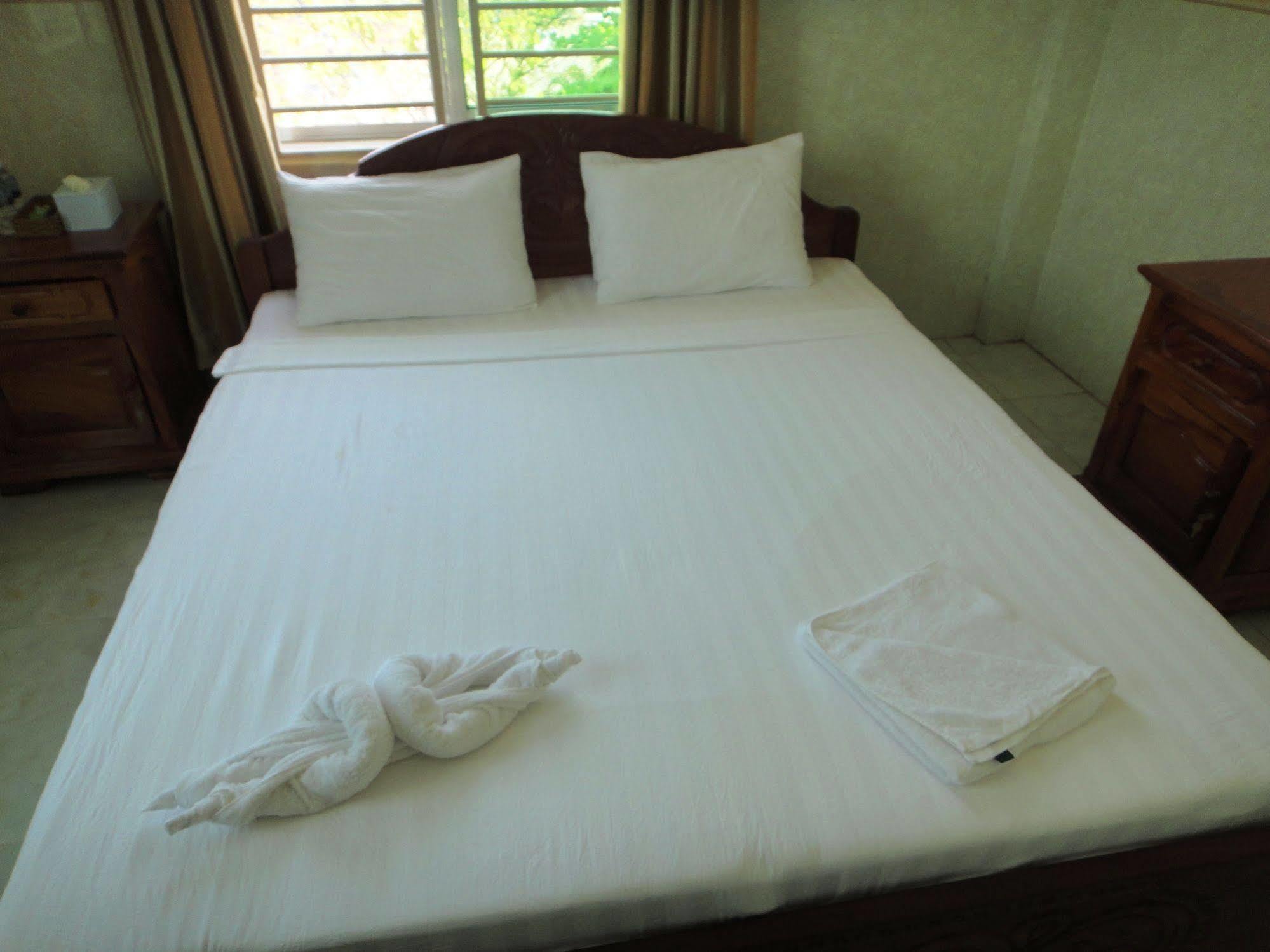 Borey Vatanac Guesthouse Kampot Exterior photo