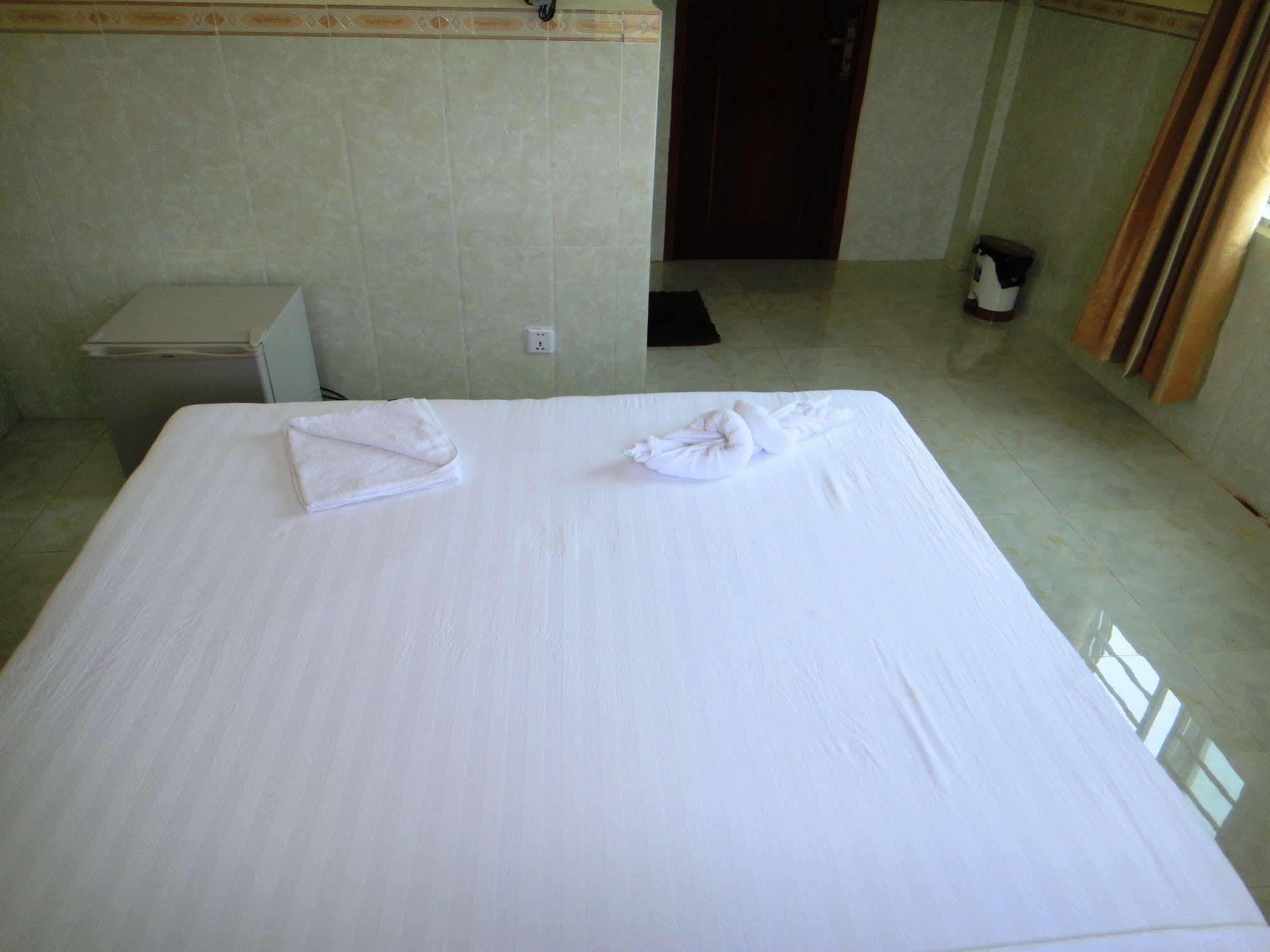 Borey Vatanac Guesthouse Kampot Exterior photo